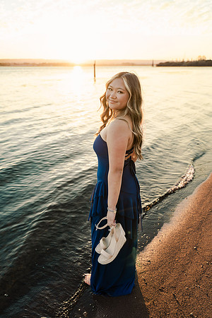 Senior portrait at Columbian River in Vancouver WA